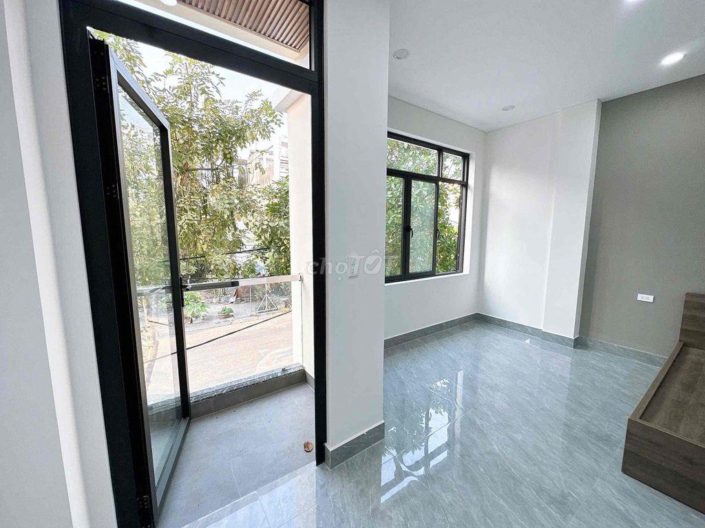 Ban công Tên Lửa, bếp rộng