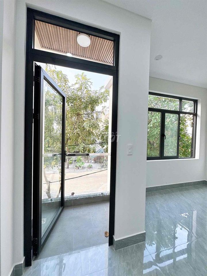 Ban công Tên Lửa, bếp rộng