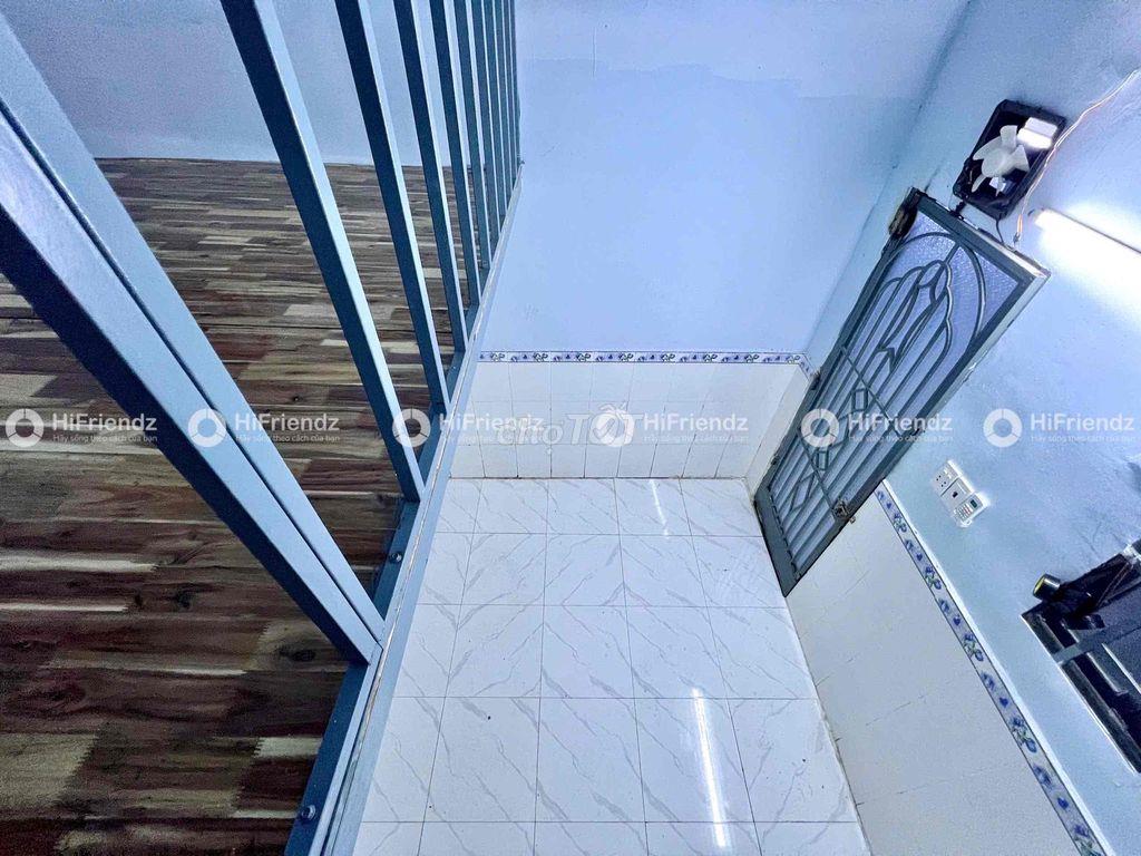 PHÒNG TRỌ GIÁ RẺ GÁC CAO, SẴN MÁY LẠNH QUA ĐẠI HỌC VĂN HIẾN 8P ĐI XE