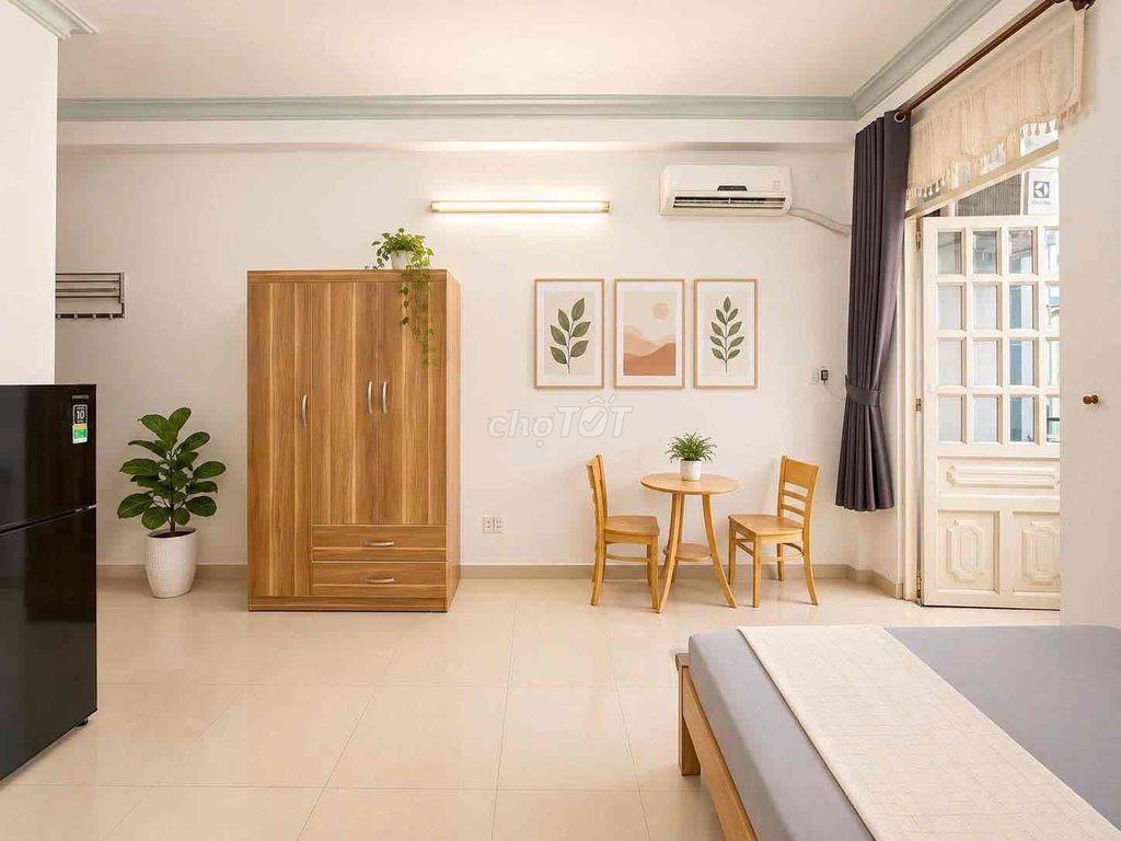 CHDV BAN CÔNG , SẴN NỘI THẤT, CHỈ VIỆC VÔ Ở, GẦN HỌC VIỆN HÀNG KHÔNG