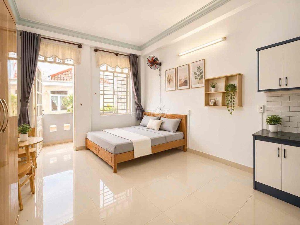 CHDV BAN CÔNG , SẴN NỘI THẤT, CHỈ VIỆC VÔ Ở, GẦN HỌC VIỆN HÀNG KHÔNG