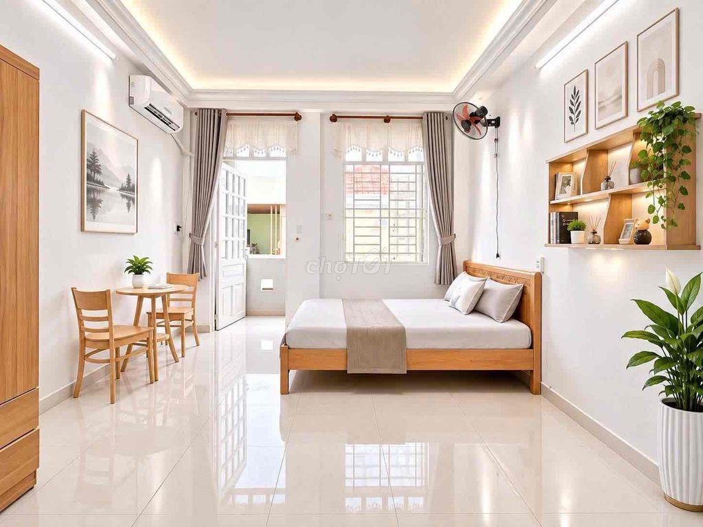 CHDV BAN CÔNG , SẴN NỘI THẤT, CHỈ VIỆC VÔ Ở, GẦN HỌC VIỆN HÀNG KHÔNG