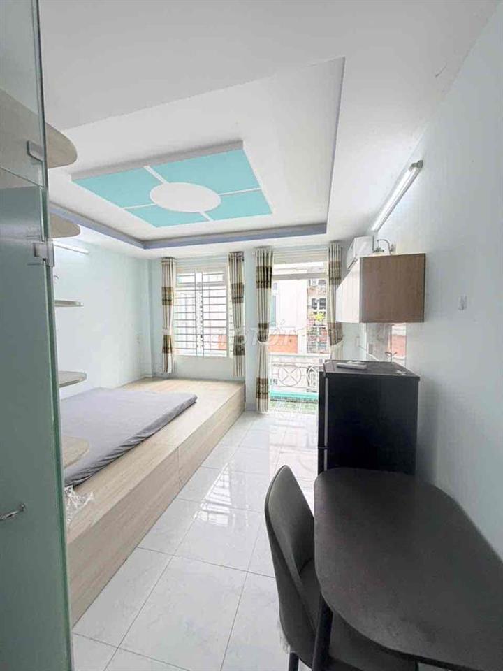TRỐNG 1 PHÒNG, CHDV BAN CÔNG LỚN FULL NT CHỈ VIỆC VÔ Ở GIÁP QUẬN 6