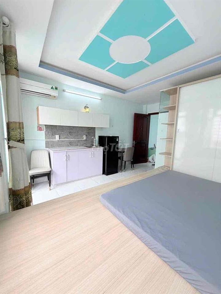 TRỐNG 1 PHÒNG, CHDV BAN CÔNG LỚN FULL NT CHỈ VIỆC VÔ Ở GIÁP QUẬN 6
