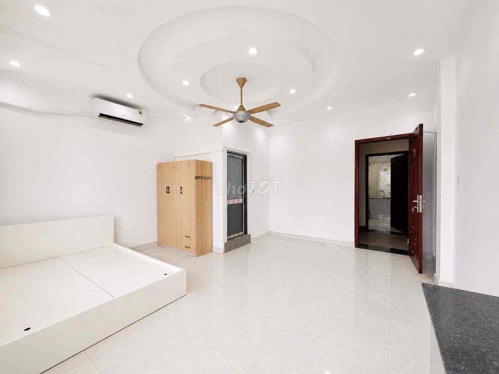 SIÊU PHẨM STUDIO BAN CÔNG NGÂY ĐẦM SENN