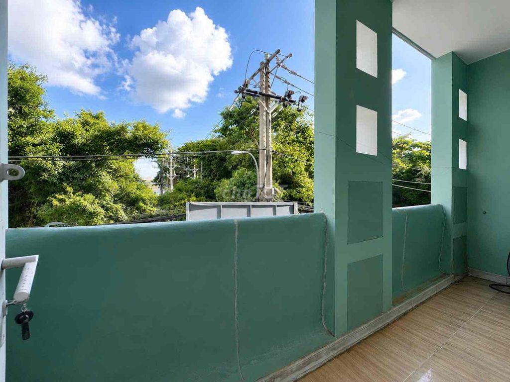 SIÊU PHẨM STUDIO BAN CÔNG NGÂY ĐẦM SENN