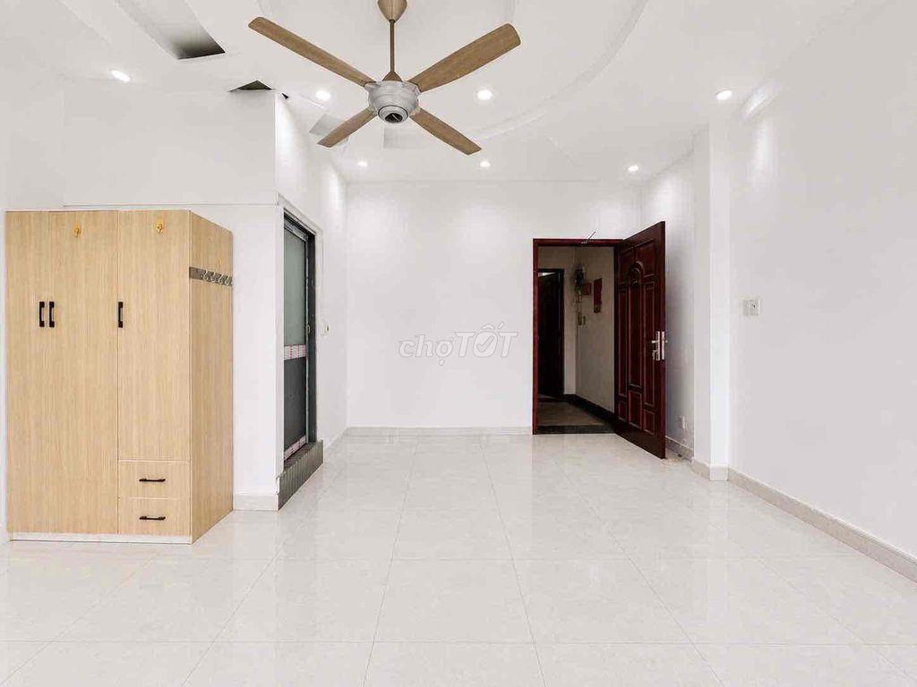 SIÊU PHẨM STUDIO BAN CÔNG NGÂY ĐẦM SENN