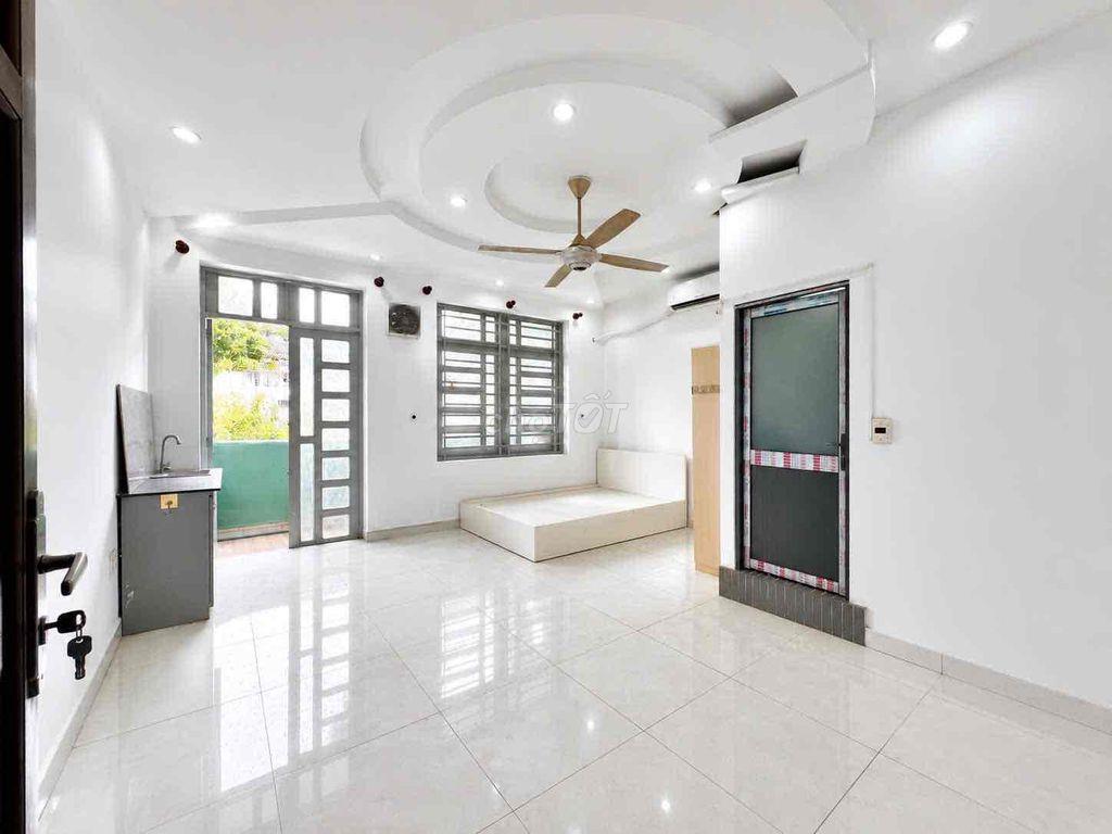 SIÊU PHẨM STUDIO BAN CÔNG NGÂY ĐẦM SENN