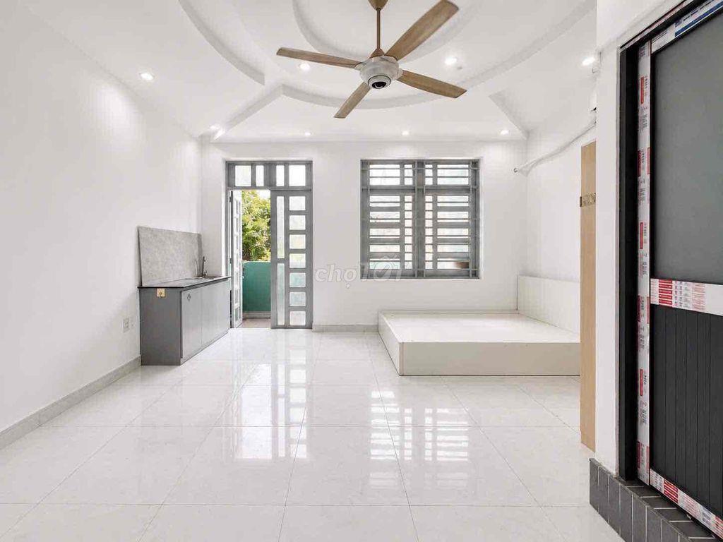 SIÊU PHẨM STUDIO BAN CÔNG NGÂY ĐẦM SENN