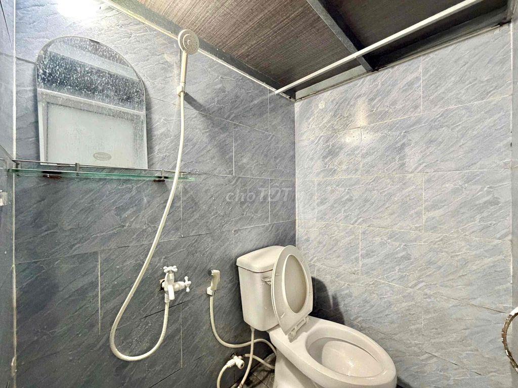 Cho thuê mặt bằng kinh doanh - có chỗ ở lại - 9tr - ngay Hoàng Văn Thụ