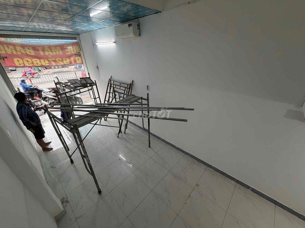 Cho thuê mặt bằng kinh doanh - có chỗ ở lại - 9tr - ngay Hoàng Văn Thụ