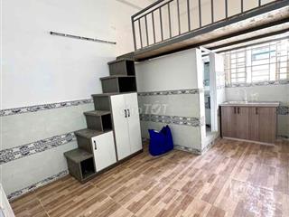 phòng mới , cửa sổ to, hành lang thoáng hai đầu, sân phơi  đồ riêng.