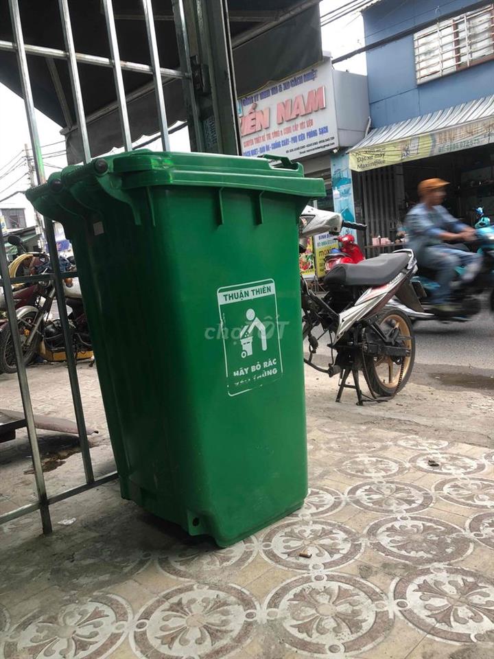 phòng mới , cửa sổ to, hành lang thoáng hai đầu, sân phơi  đồ riêng.
