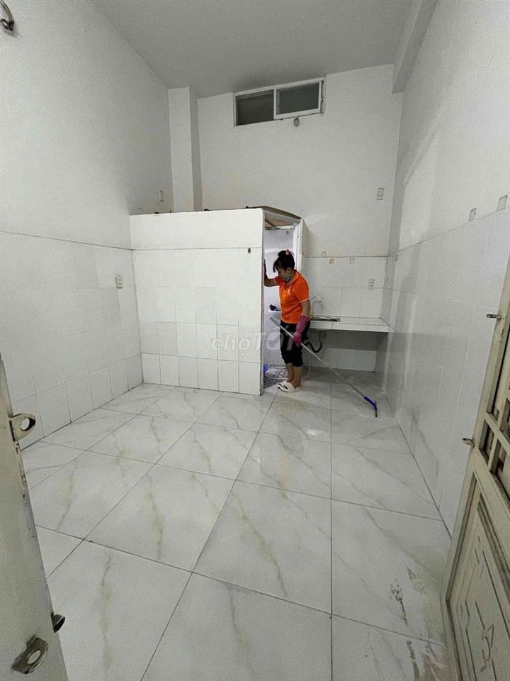 Mới trống phòng, không gác, gác, máy lạnh, khu trọ thoáng mát.