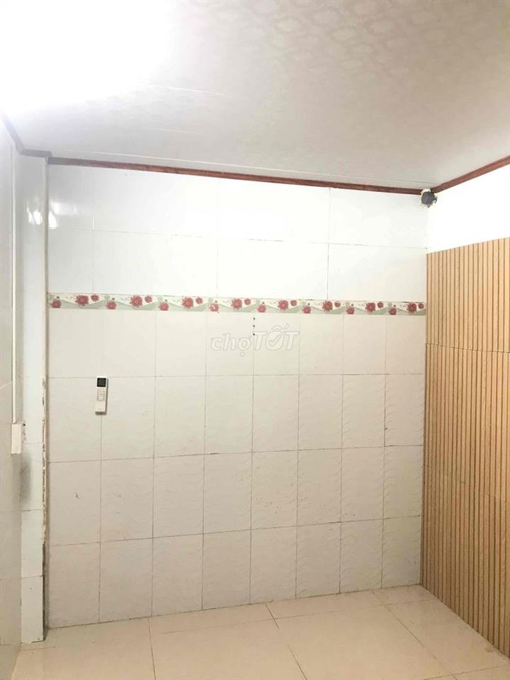 Phòng trọ ngay ngã tư bốn xã Lê Văn Quới