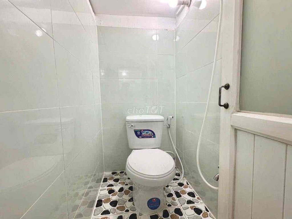 CHO THUÊ PHÒNG GÁC CAO-SẴN NỘI THẤT THOÁNG MÁT NGAY ĐH VĂN HIẾN,ÂU CƠ