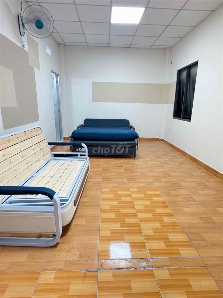 PHÒNG MỚI - CỬA SỔ THOÁNG MÁT