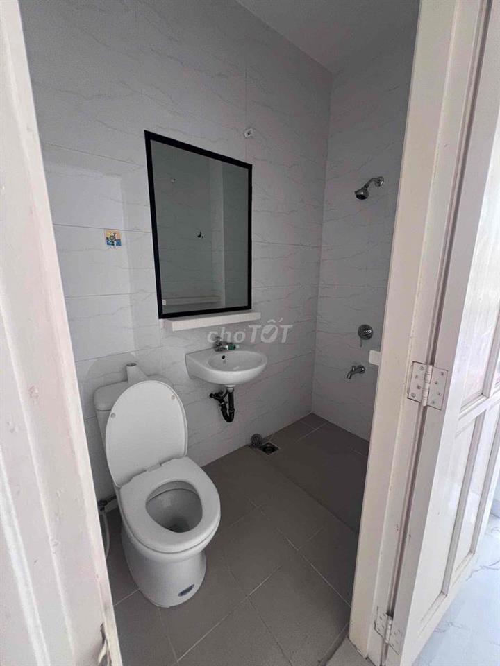 CHO THUÊ NGUYÊN LẦU 3 - MẶT TIỀN - 2PN - 2WC