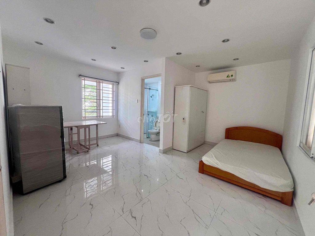 CHO THUÊ NGUYÊN LẦU 3 - MẶT TIỀN - 2PN - 2WC