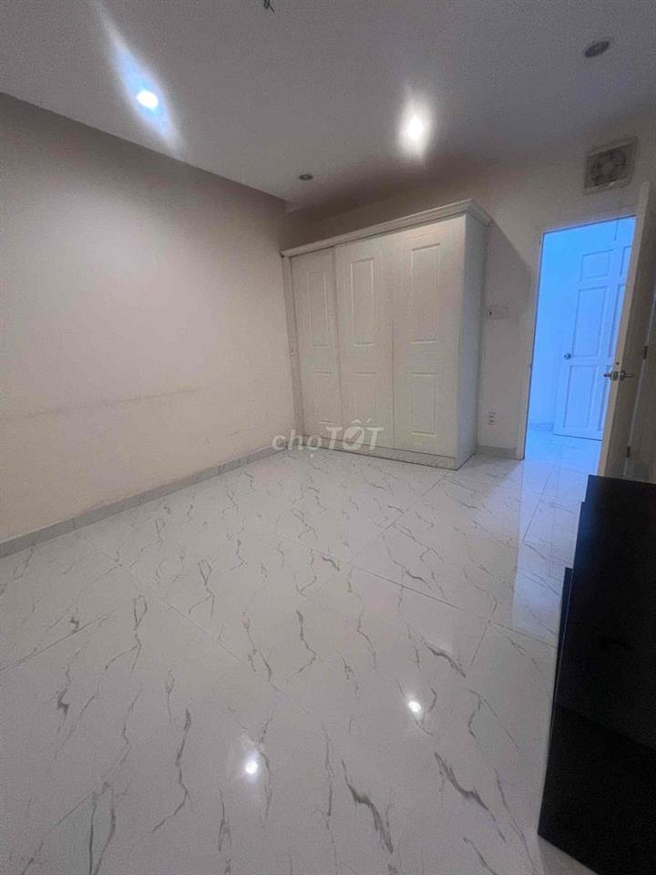 CHO THUÊ NGUYÊN TẦNG 2 - BAN CÔNG - NHÀ MẶT TIỀN - 2 PHÒNG - 1WC