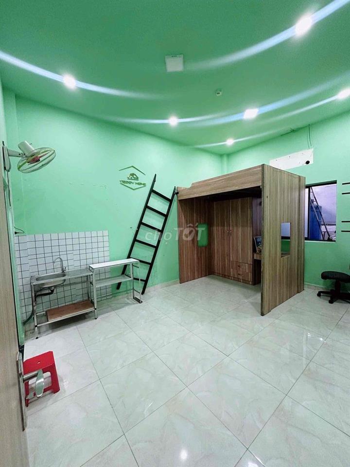 CHDV - TẦNG TRỆT - SẴN TỦ ĐỒ - GÁC GỖ - KỆ BẾP