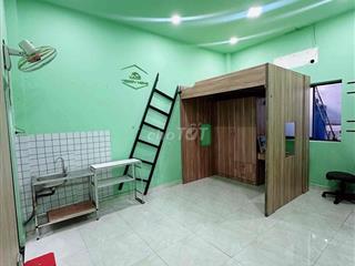 CHDV - TẦNG TRỆT - SẴN TỦ ĐỒ - GÁC GỖ - KỆ BẾP