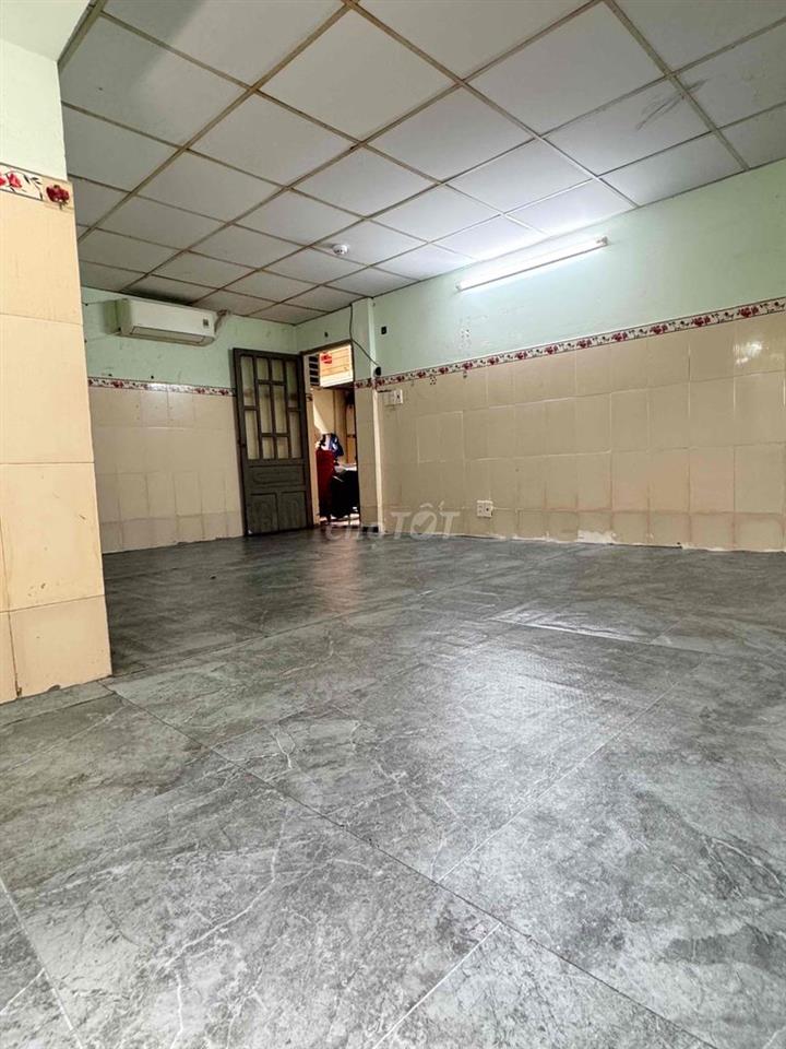 PHÒNG RỘNG - TẦNG TRỆT - GẦN BẾN XE MIỀN TÂY