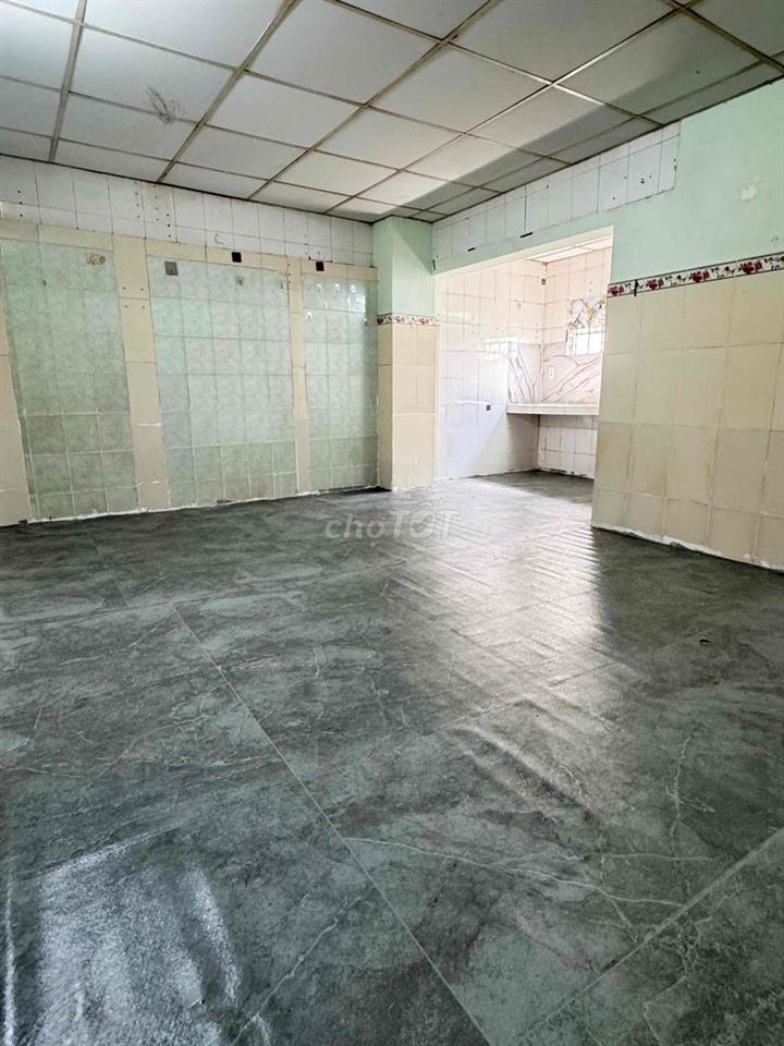PHÒNG RỘNG - TẦNG TRỆT - GẦN BẾN XE MIỀN TÂY