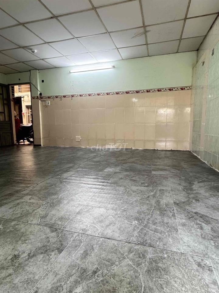 PHÒNG RỘNG - TẦNG TRỆT - GẦN BẾN XE MIỀN TÂY