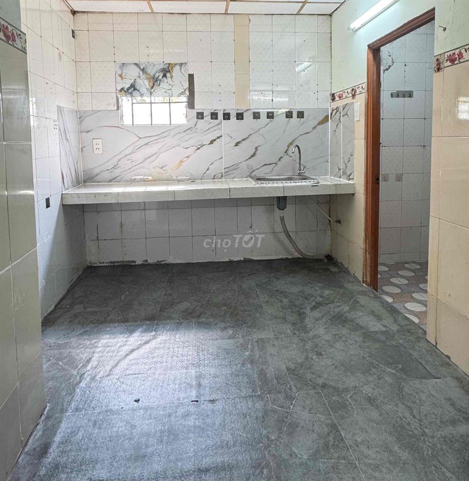 PHÒNG RỘNG - TẦNG TRỆT - GẦN BẾN XE MIỀN TÂY