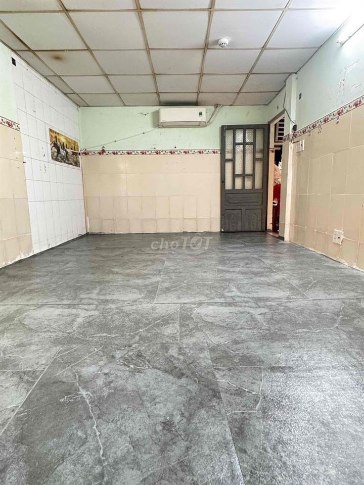 PHÒNG RỘNG - TẦNG TRỆT - GẦN BẾN XE MIỀN TÂY