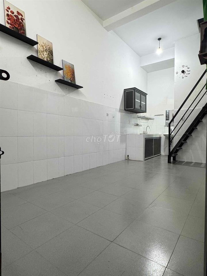 PHÒNG BAN CÔNG -  1 TRỆT - 1 LẦU - 2WC