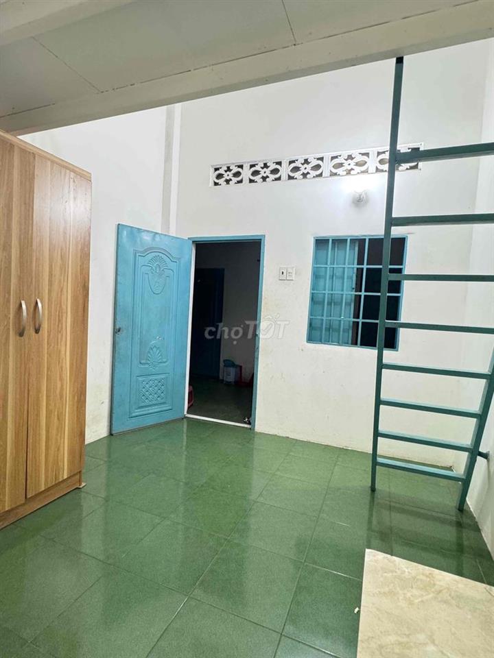 PHÒNG - SẴN MÁY LẠNH - TỦ ĐỒ