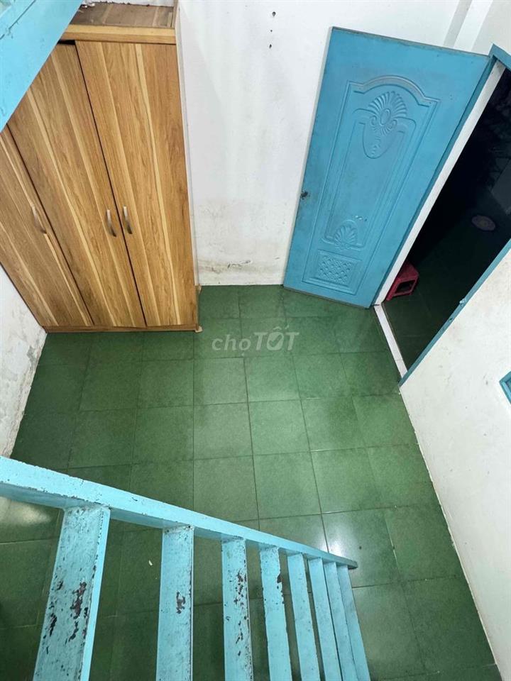 PHÒNG - SẴN MÁY LẠNH - TỦ ĐỒ
