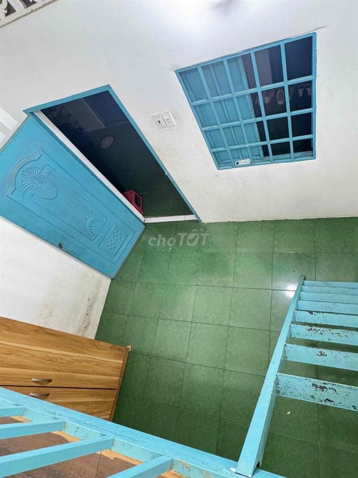 PHÒNG - SẴN MÁY LẠNH - TỦ ĐỒ