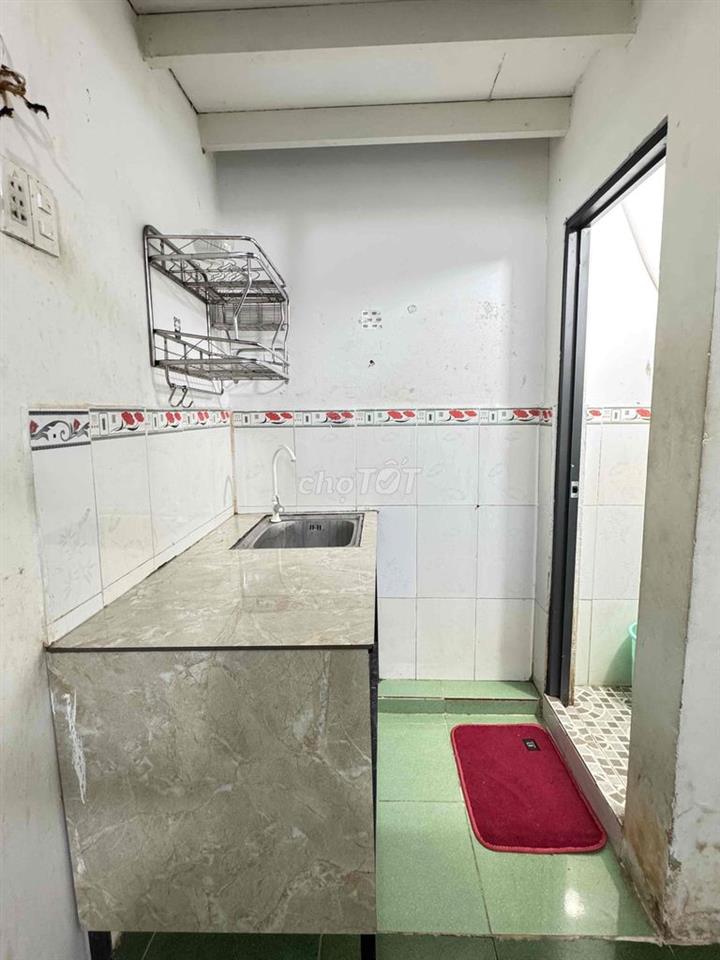 PHÒNG - SẴN MÁY LẠNH - TỦ ĐỒ