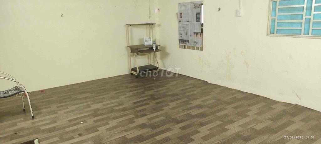 PHÒNG - 1 TRỆT - 1 GÁC - 1WC - CỬA SỔ THOÁNG MÁT