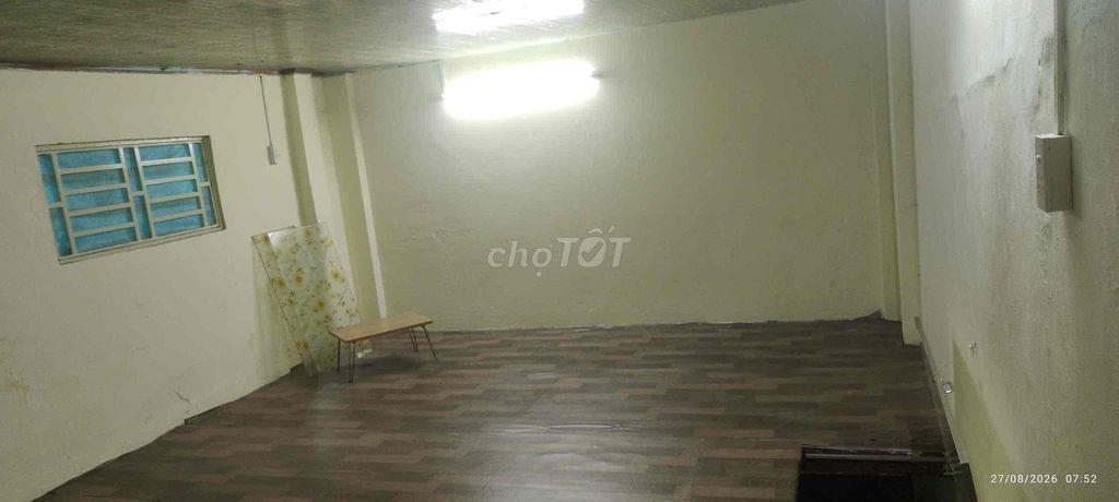 PHÒNG - 1 TRỆT - 1 GÁC - 1WC - CỬA SỔ THOÁNG MÁT