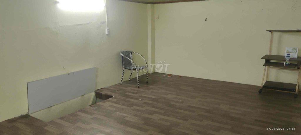 PHÒNG - 1 TRỆT - 1 GÁC - 1WC - CỬA SỔ THOÁNG MÁT