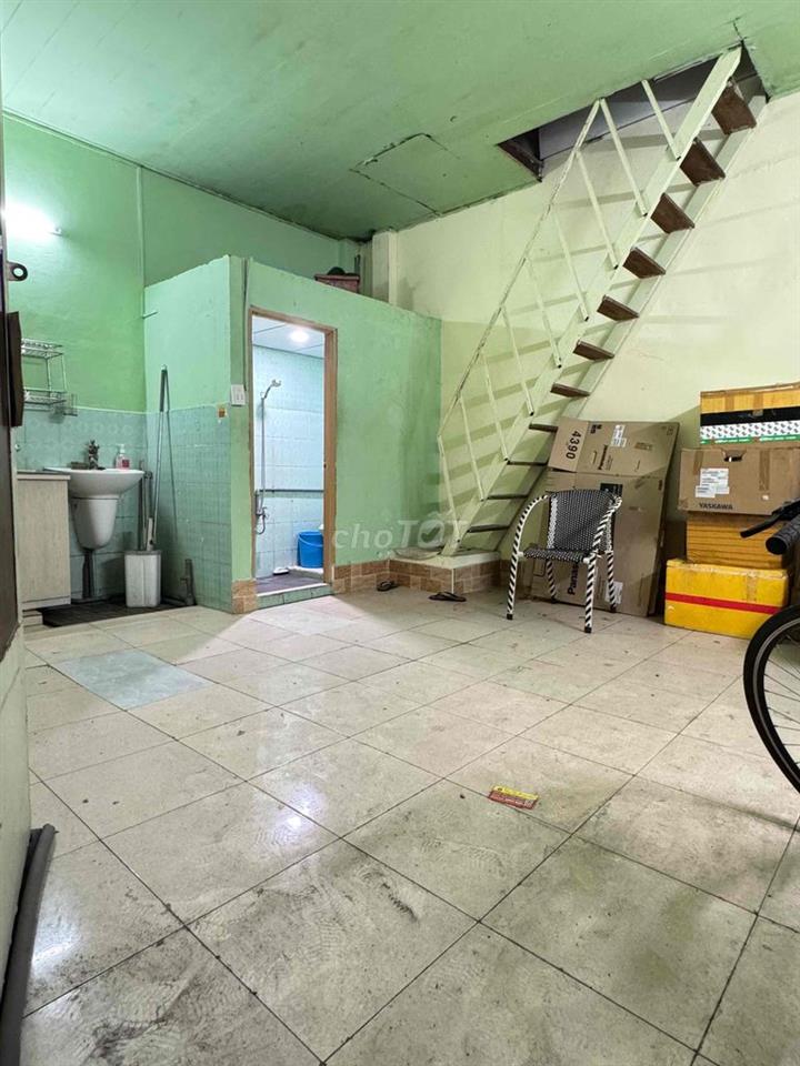 PHÒNG - 1 TRỆT - 1 GÁC - 1WC - CỬA SỔ THOÁNG MÁT