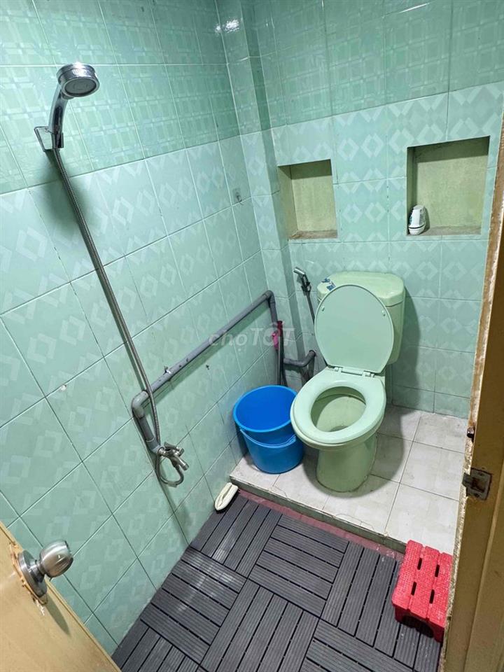 PHÒNG - 1 TRỆT - 1 GÁC - 1WC - CỬA SỔ THOÁNG MÁT