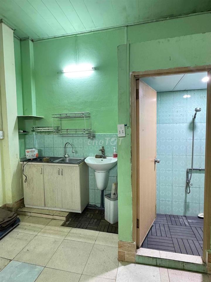 PHÒNG - 1 TRỆT - 1 GÁC - 1WC - CỬA SỔ THOÁNG MÁT