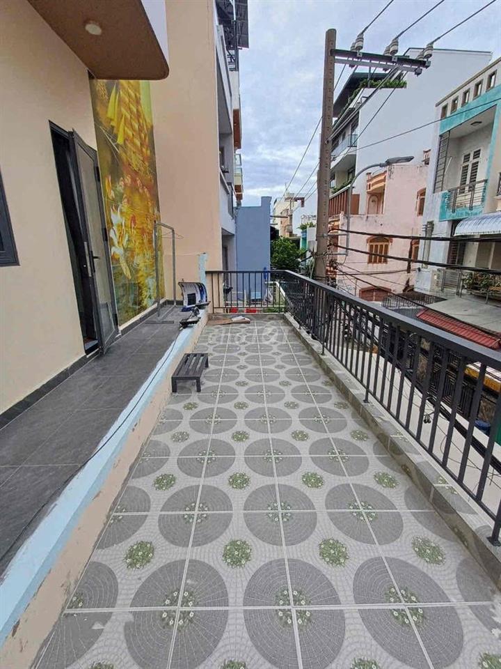 PHÒNG BAN CÔNG - MÁY LẠNH - TỦ GỖ - MÁY QUẠT