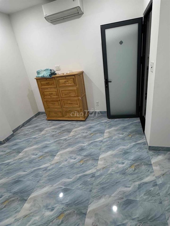 PHÒNG BAN CÔNG - MÁY LẠNH - TỦ GỖ - MÁY QUẠT