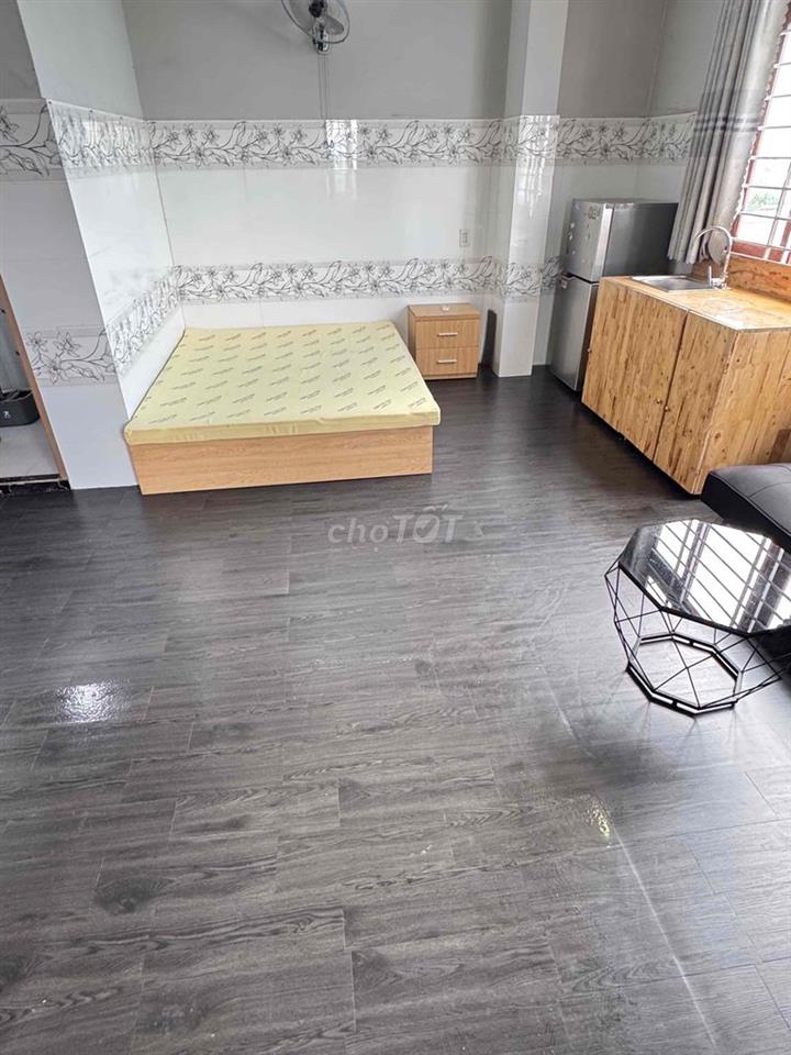 PHÒNG SIÊU RỘNG FULL NT Y HÌNH - THANG MÁY