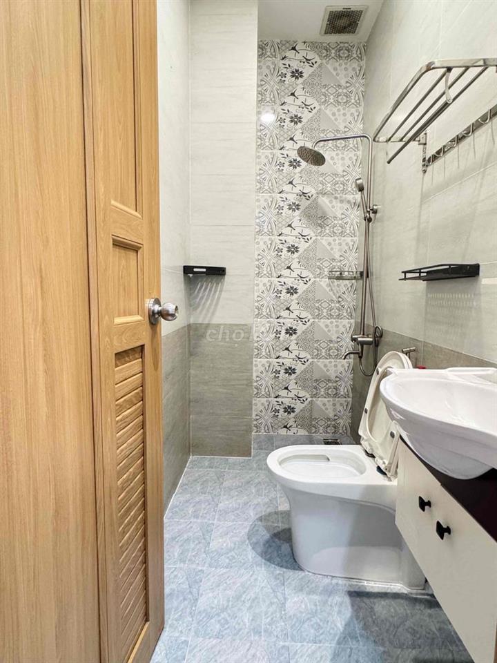 PHÒNG BAN CÔNG - SẴN MÁY LẠNH - THANG MÁY