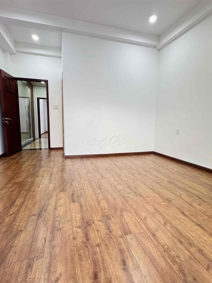 PHÒNG BAN CÔNG - SẴN MÁY LẠNH - THANG MÁY