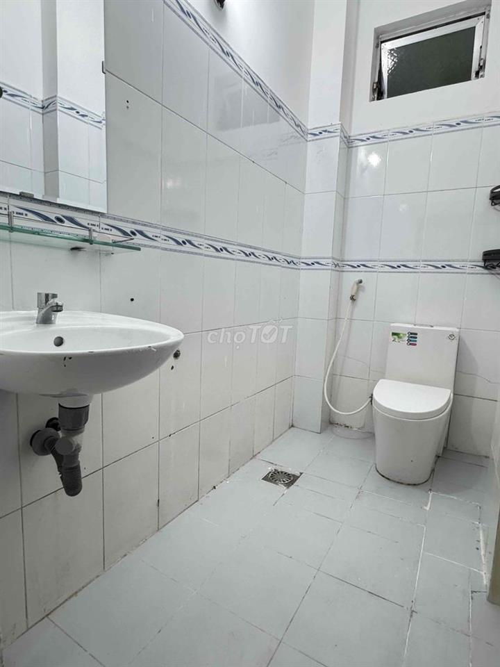 PHÒNG - SẴN TỦ LẠNH - QUẠT TREO TƯỜNG