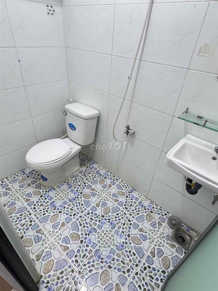 TẦNG TRỆT - SẴN MÁY LẠNH - KỆ TỦ BẾP - CÓ GÁC