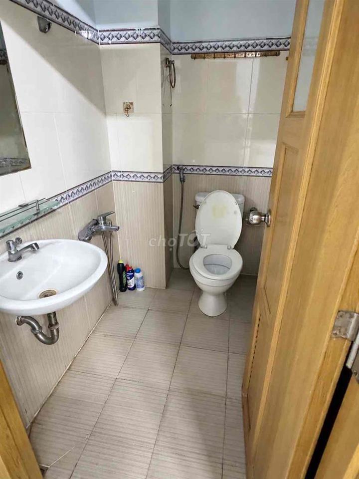 CHO THUÊ NGUYÊN LẦU 1 - 1PK ( CÓ BẾP ) + 1PN BAN CÔNG - 1WC